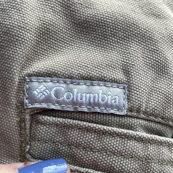 Columbia Tan Cargo Shorts, Size 38 - Picture 4 of 13